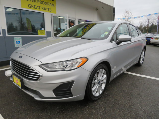 2019 Ford Fusion SE's photo