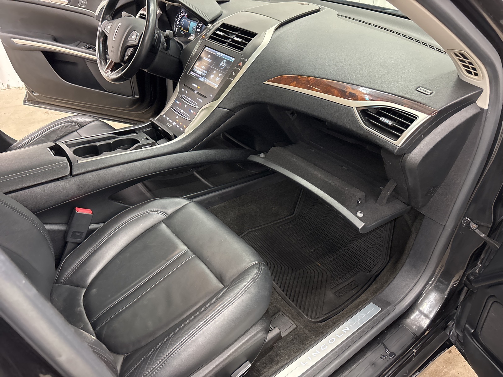 2015 Lincoln MKZ Base photo 16