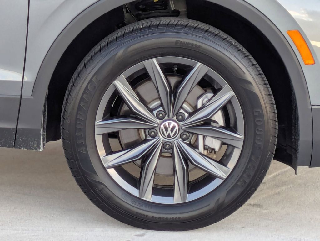 2024 Volkswagen Tiguan SE Wolfsburg Edition photo 8