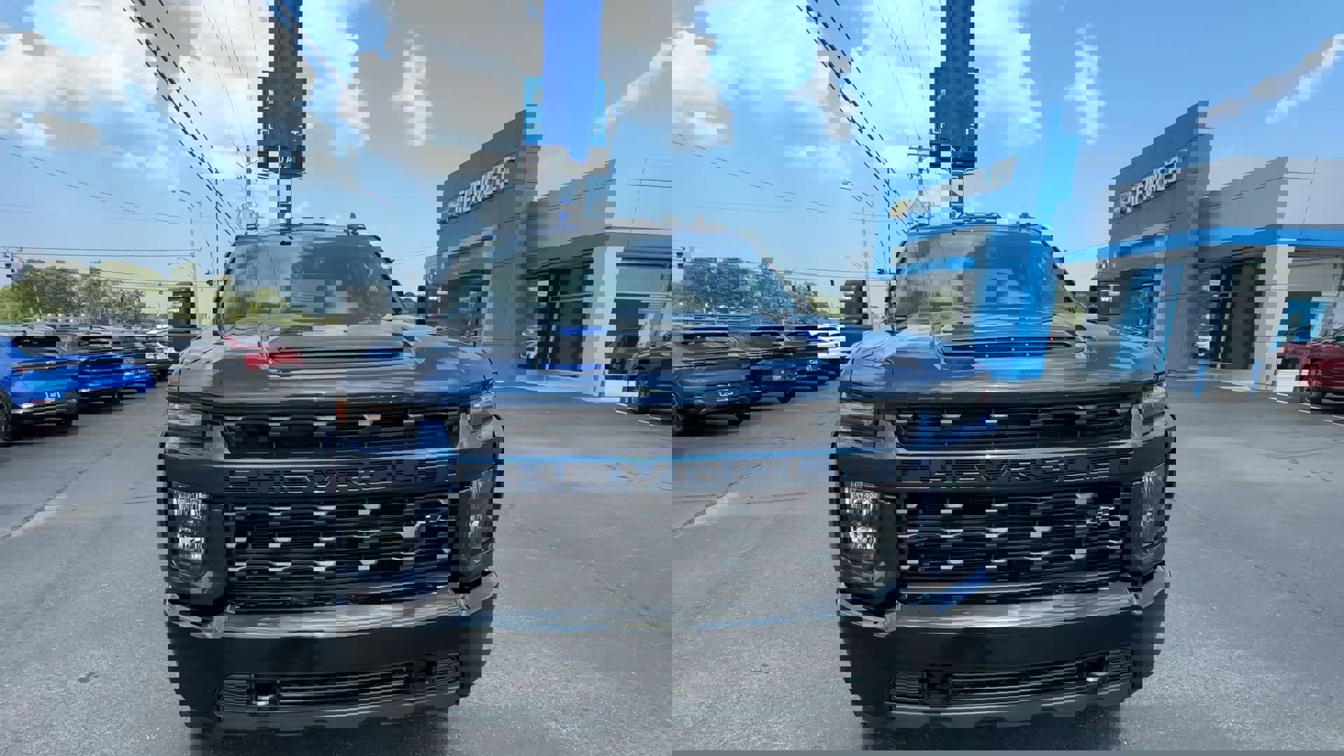 2023 Chevrolet Silverado 2500HD Custom photo 2