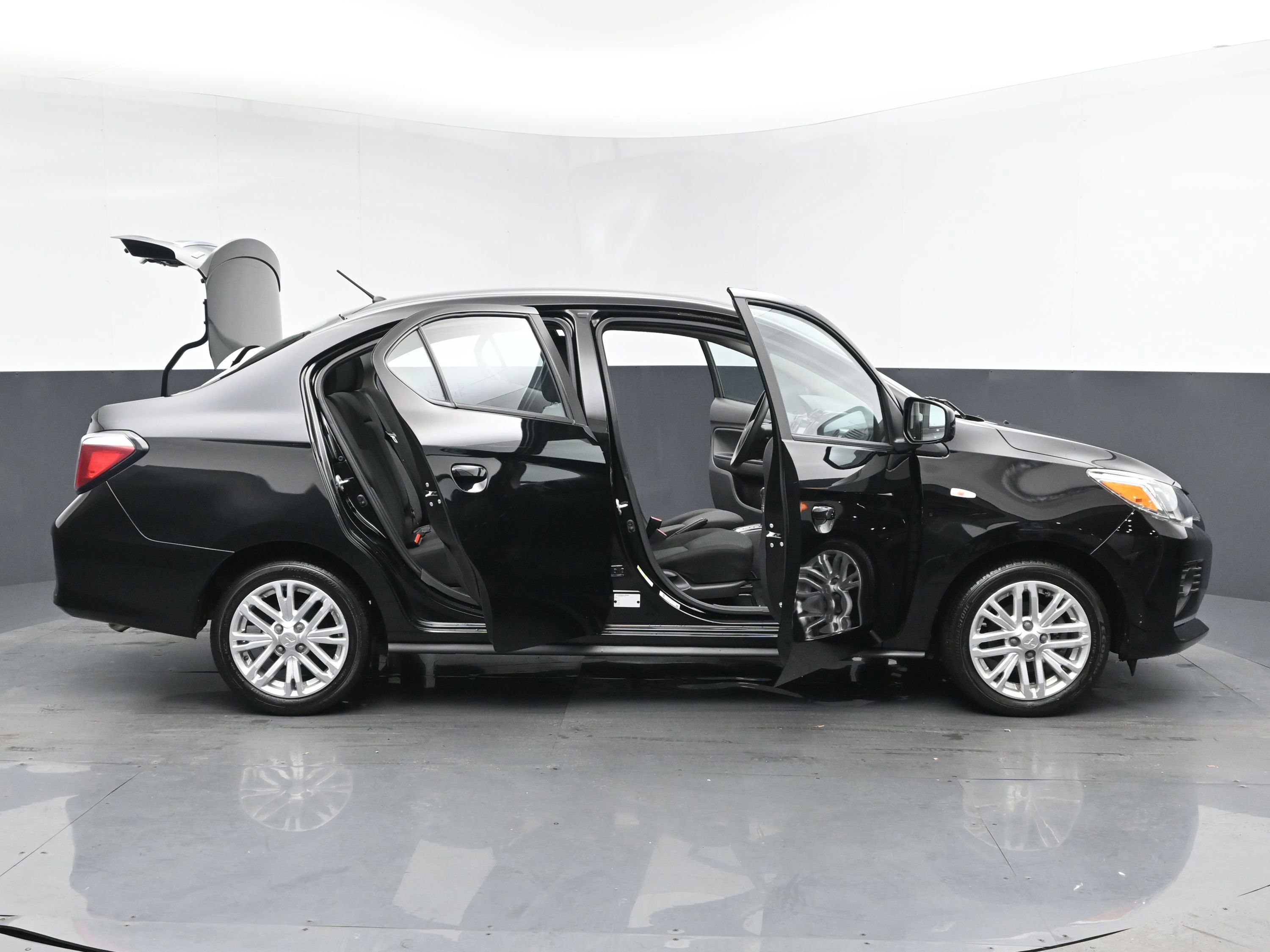2024 Mitsubishi Mirage G4 LE photo 28