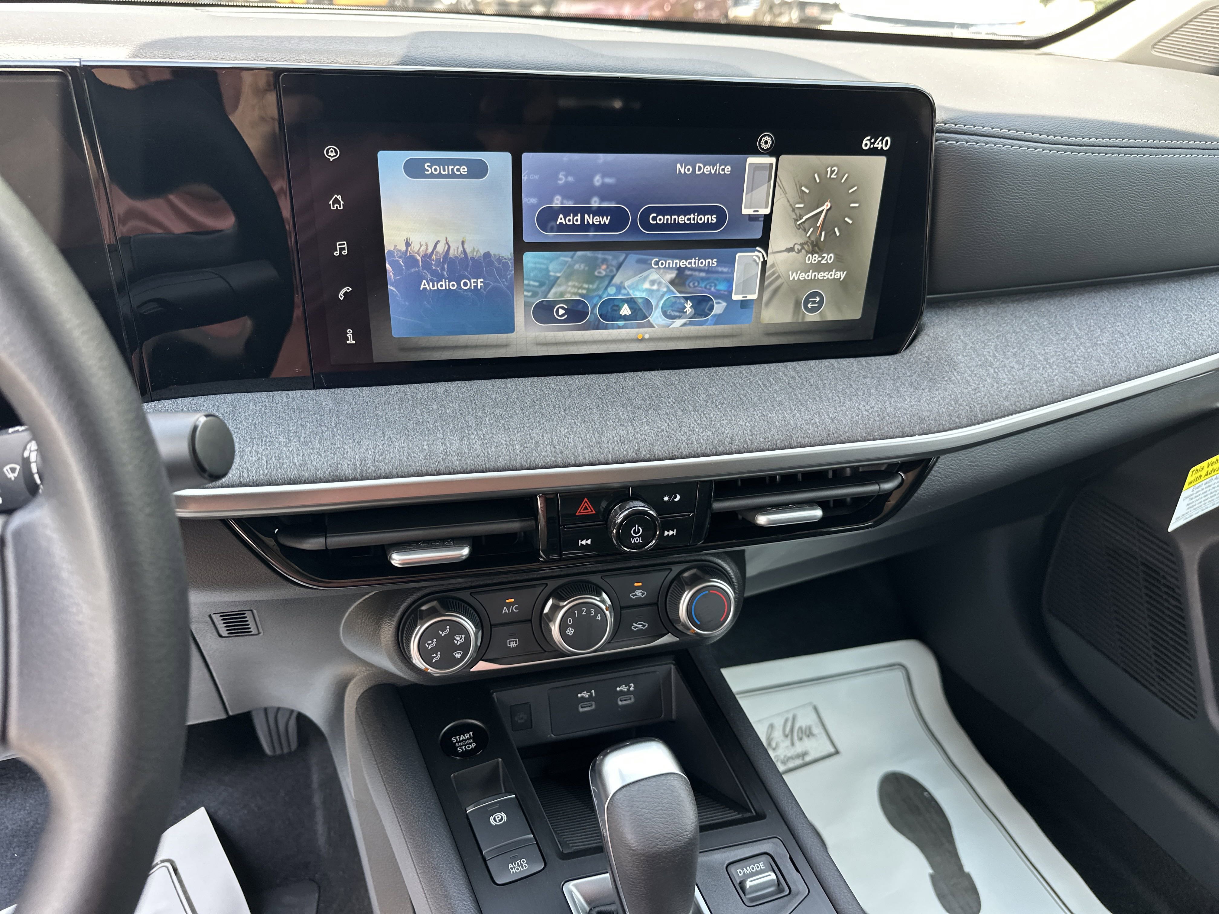 2025 Nissan Kicks SV photo 13