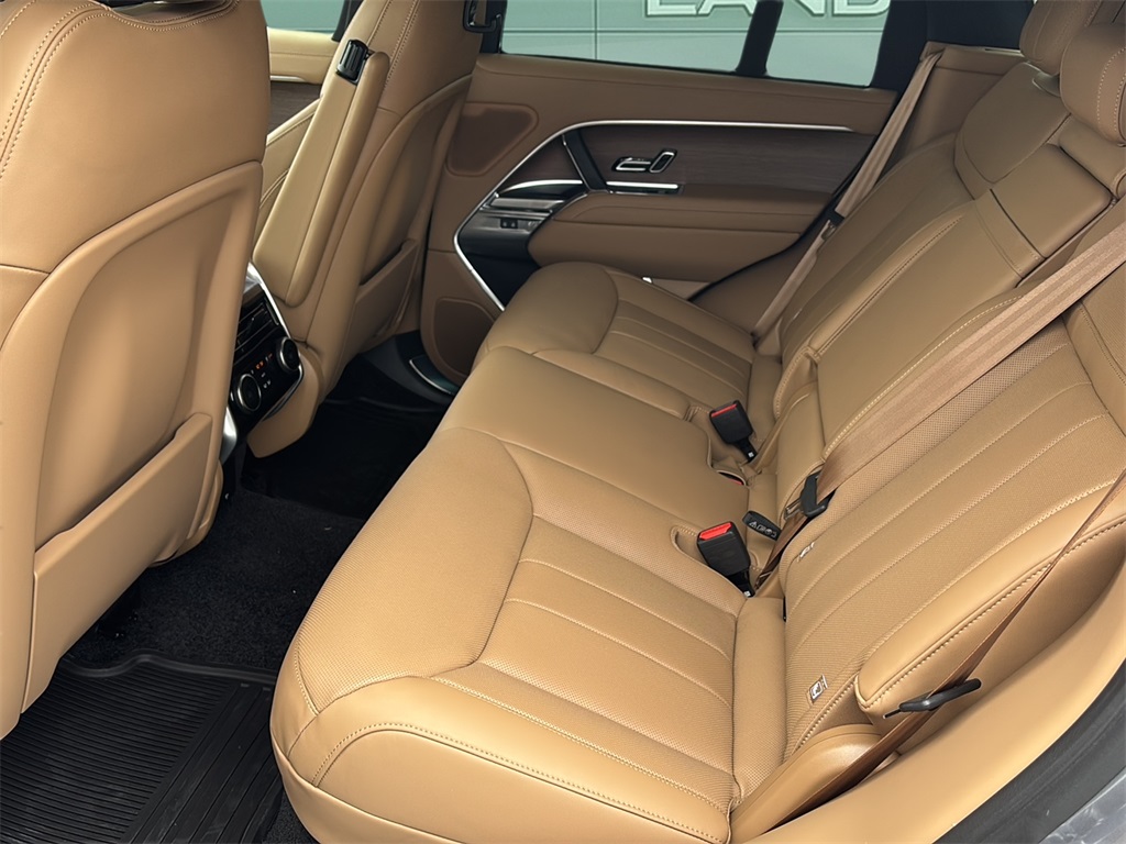 2025 Land Rover Range Rover SE photo 20