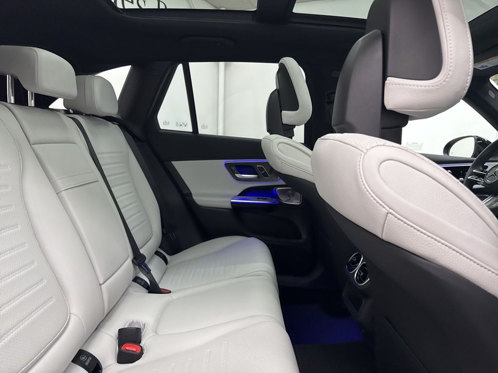 2026 Mercedes Benz GLC 300 photo 25