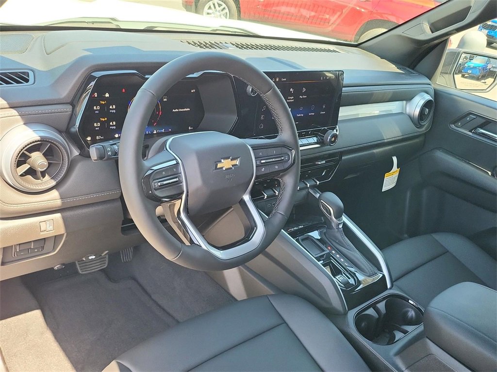 2025 Chevrolet Colorado Work Truck LT photo 2