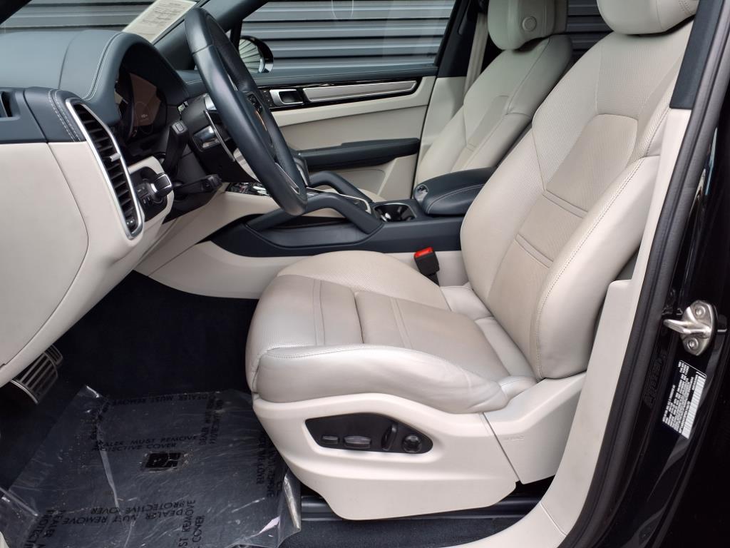2023 Porsche Cayenne S Platinum Edition photo 5