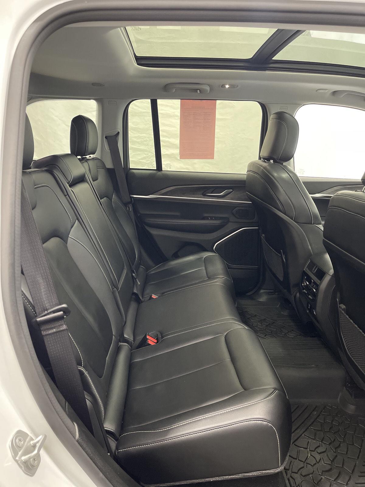 2022 Jeep Grand Cherokee Limited photo 13