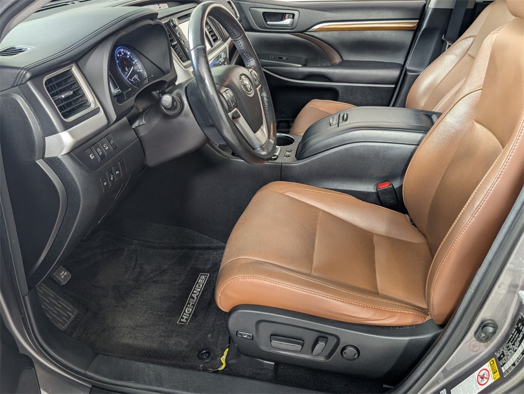 2017 Toyota Highlander Limited Platinum photo 6