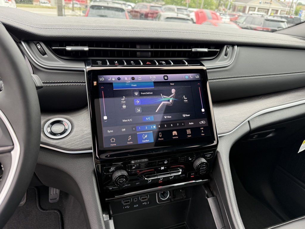 2025 Jeep Grand Cherokee Limited photo 18