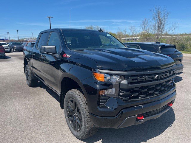 2025 Chevrolet Silverado 1500 Custom Trail Boss photo 3