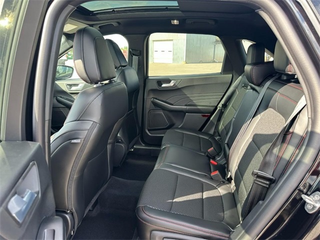 2026 Ford Escape ST-Line photo 2