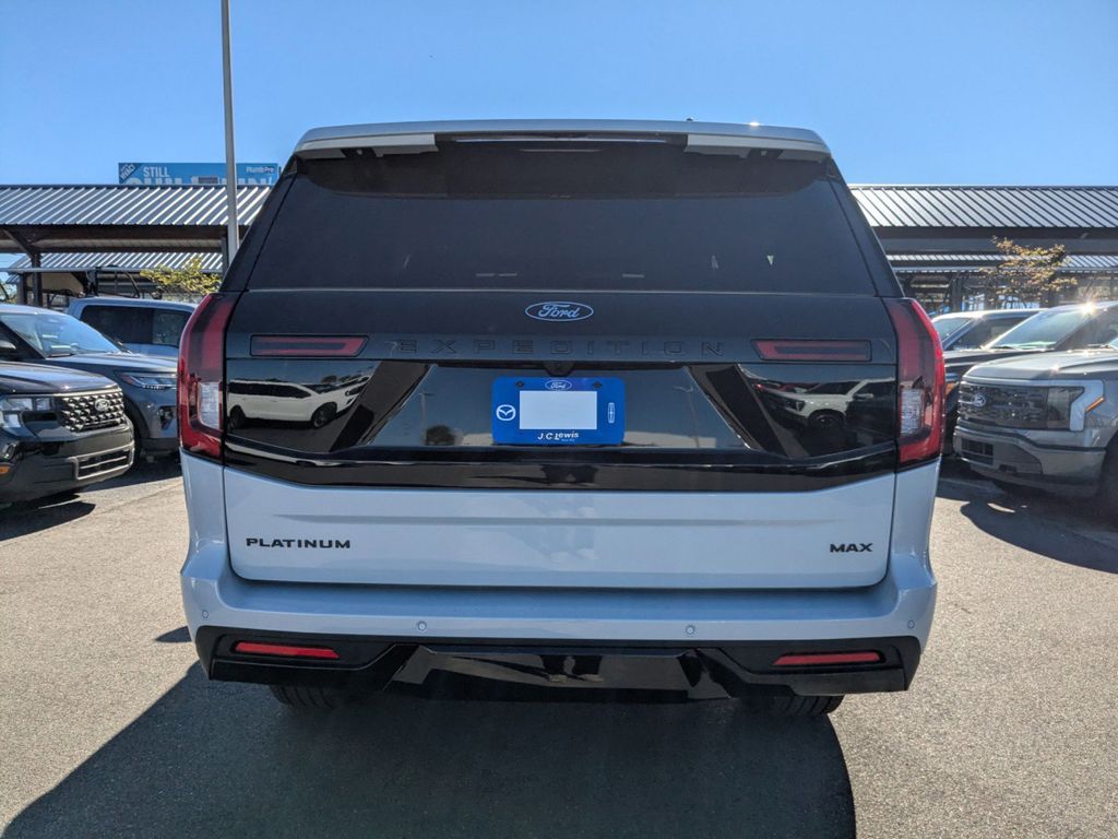 2025 Ford Expedition MAX Platinum photo 3