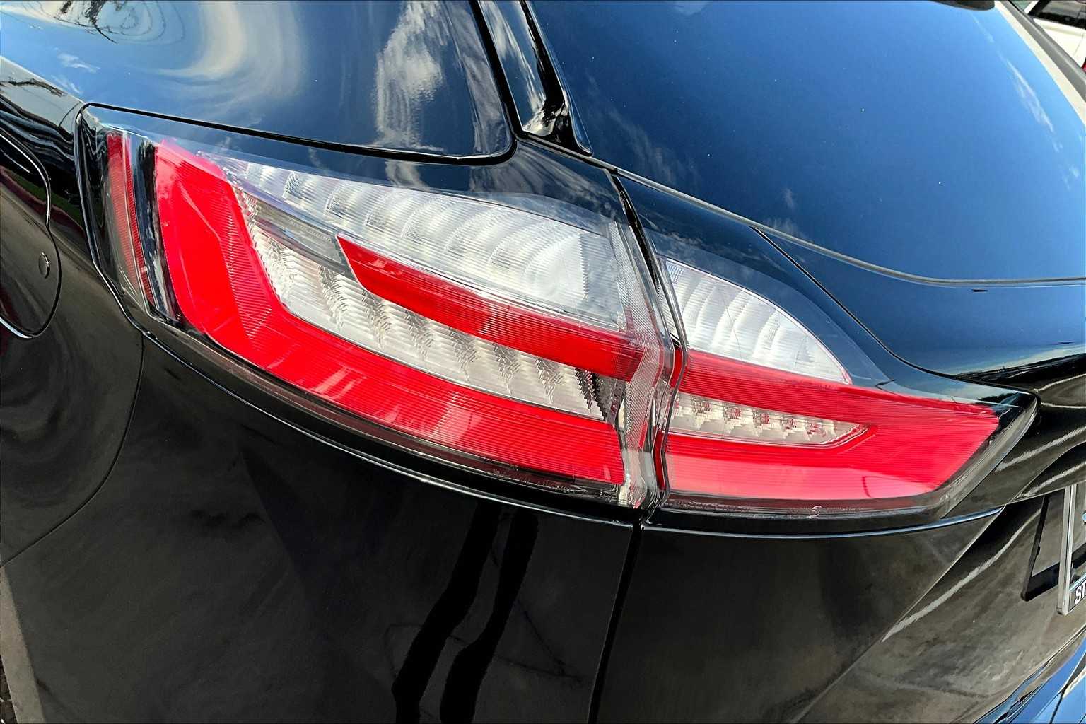 2022 Ford Edge ST photo 25
