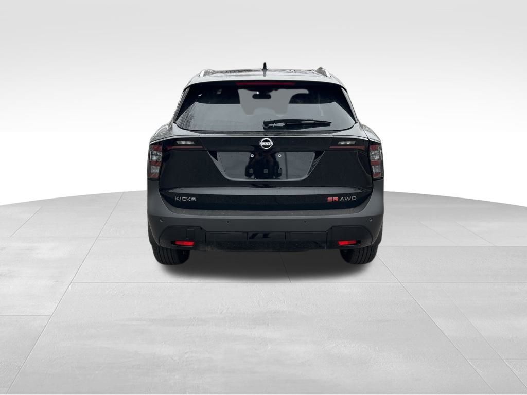 2025 Nissan Kicks SR photo 2