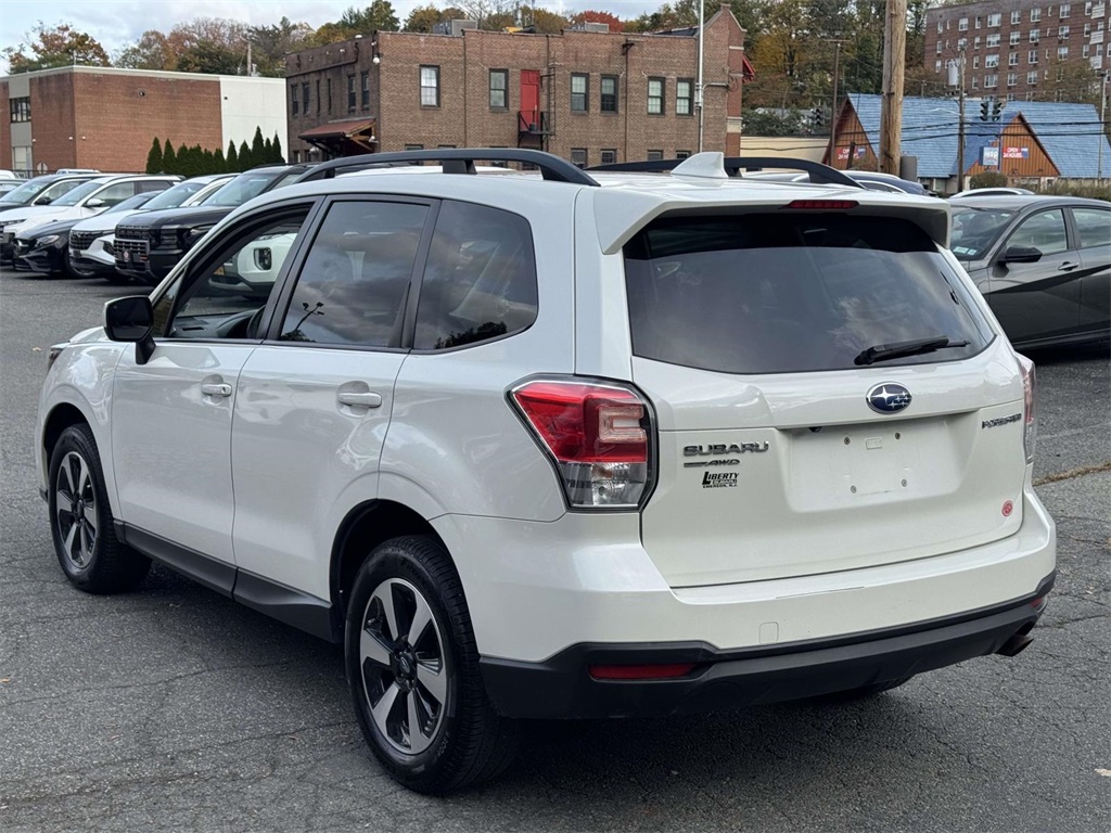 2018 Subaru Forester 2.5i Premium photo 2