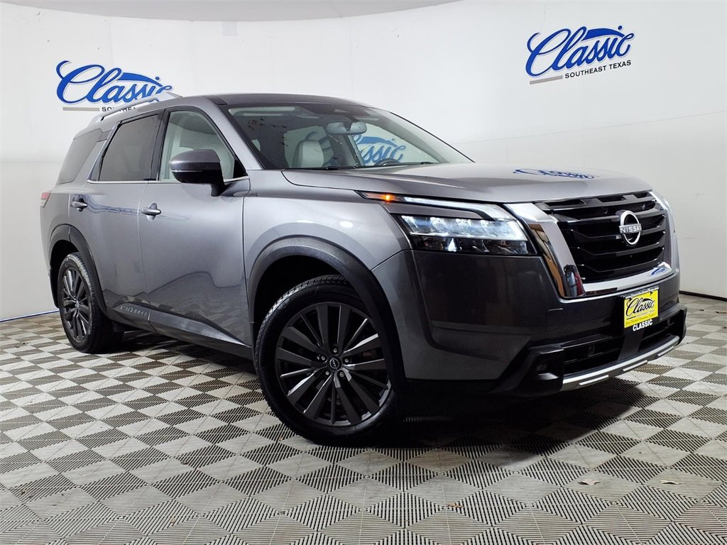 2022 Nissan Pathfinder SL