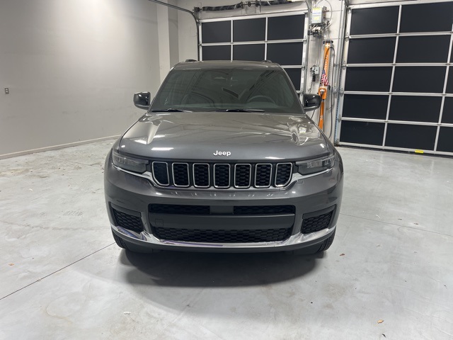 2025 Jeep Grand Cherokee Laredo photo 2