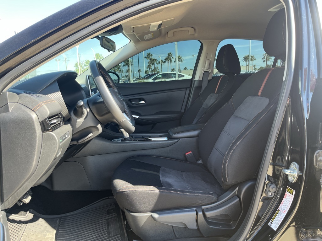 2023 Nissan Sentra SR photo 9