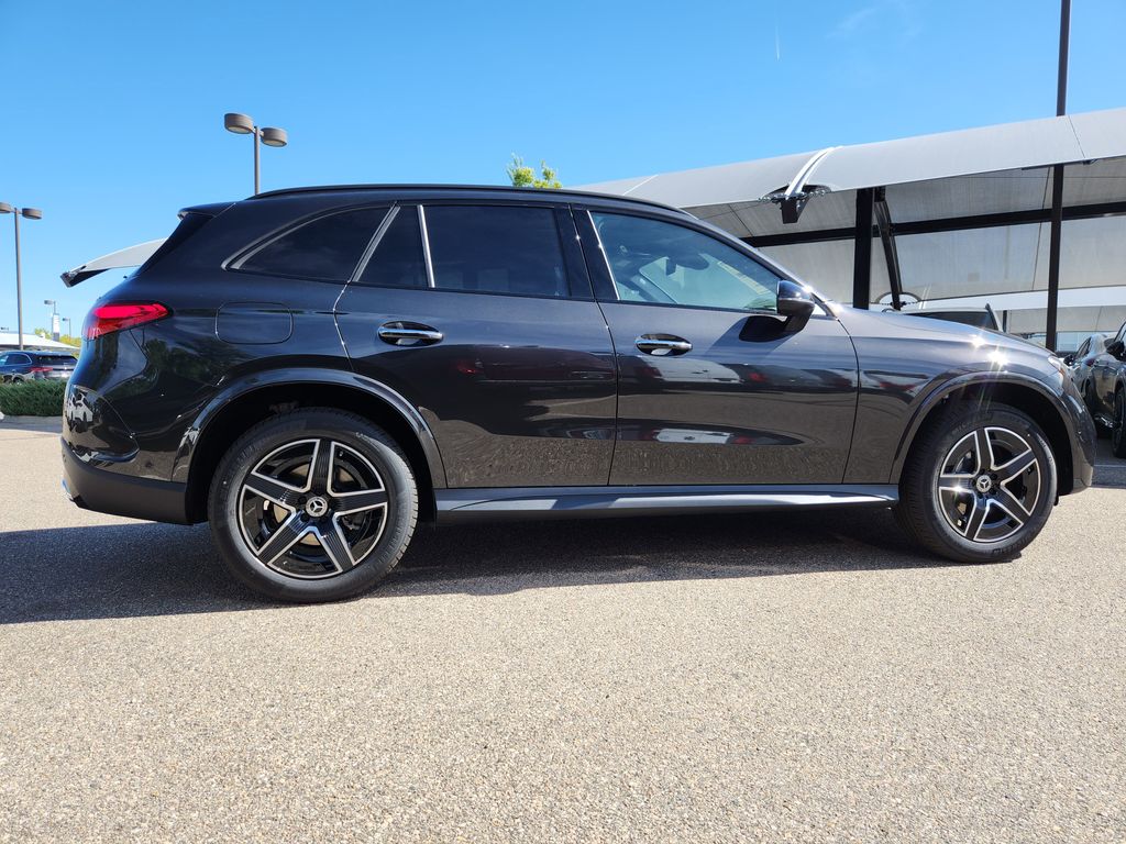 2026 Mercedes Benz GLC 300 4MATIC photo 2