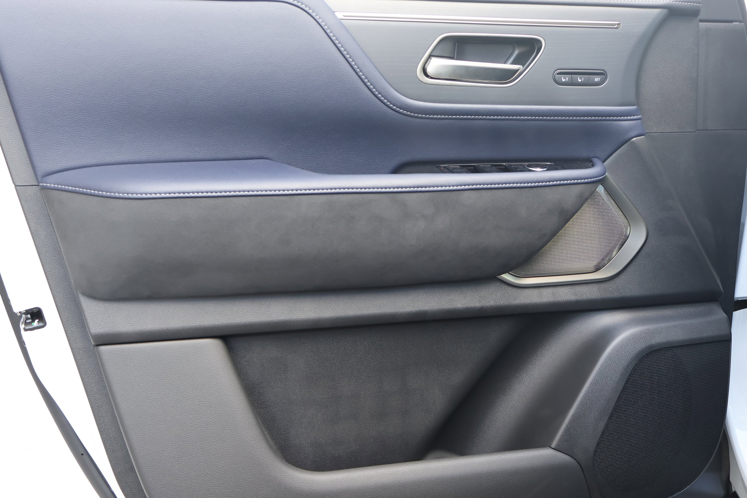 2026 Infiniti QX80 Sensory photo 10