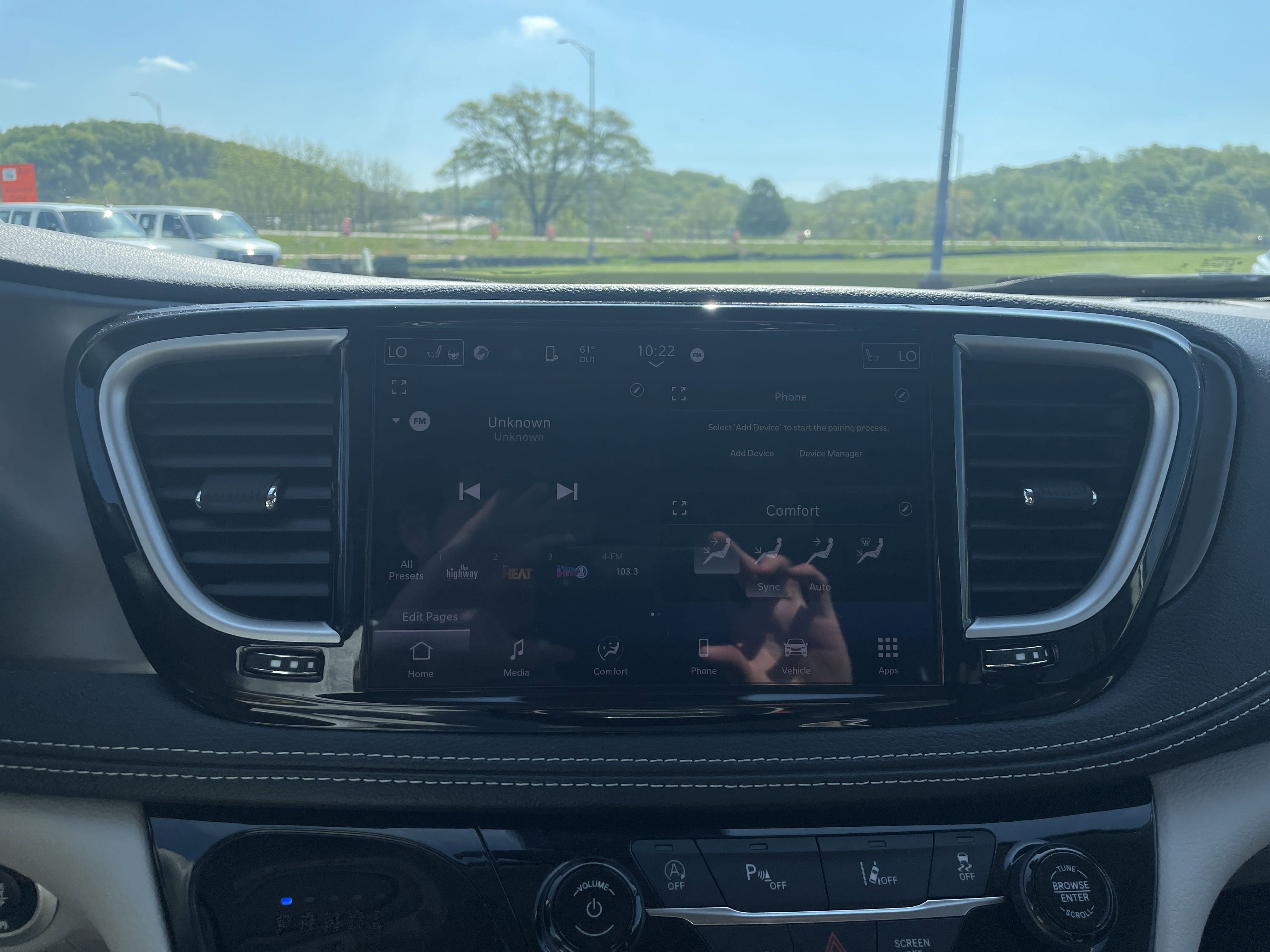 2024 Chrysler Pacifica Touring L photo 15