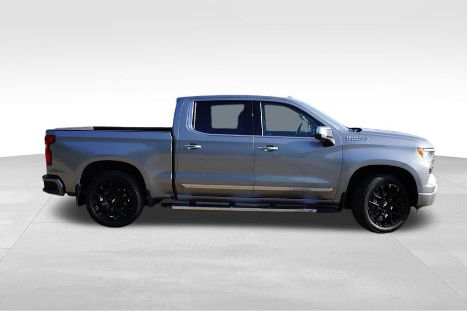 2023 Chevrolet Silverado 1500 High Country photo 3
