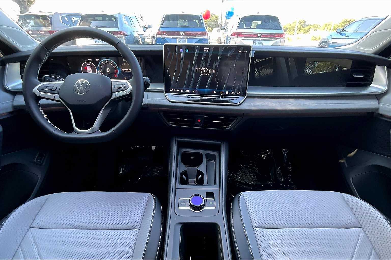 2025 Volkswagen Tiguan SE photo 4