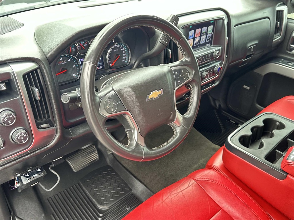 2017 Chevrolet Silverado 1500 LT photo 2