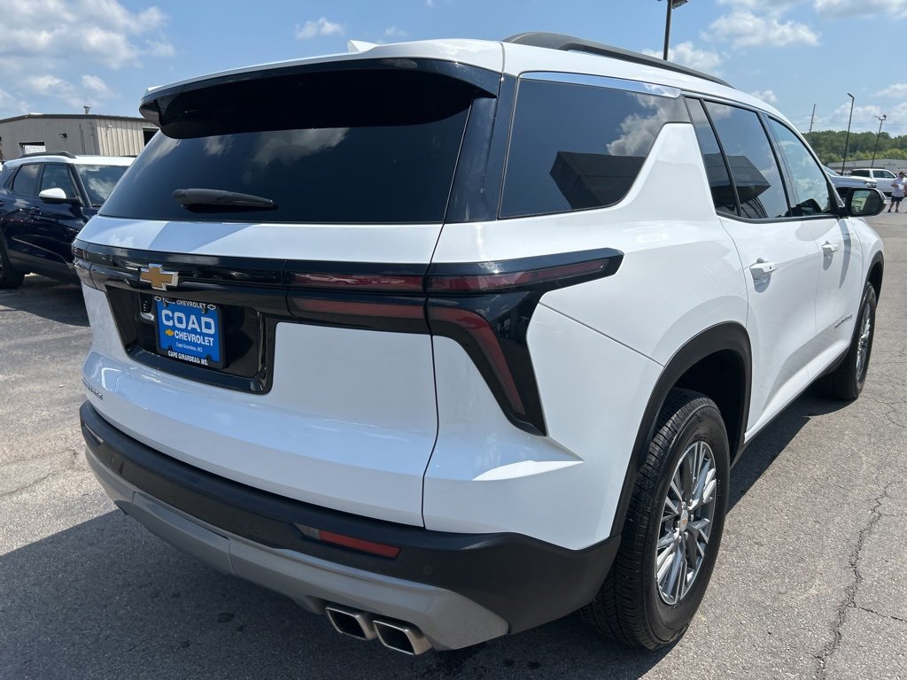 2025 Chevrolet Traverse photo 2
