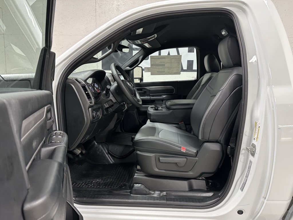 2024 Ram 2500 Tradesman photo 2
