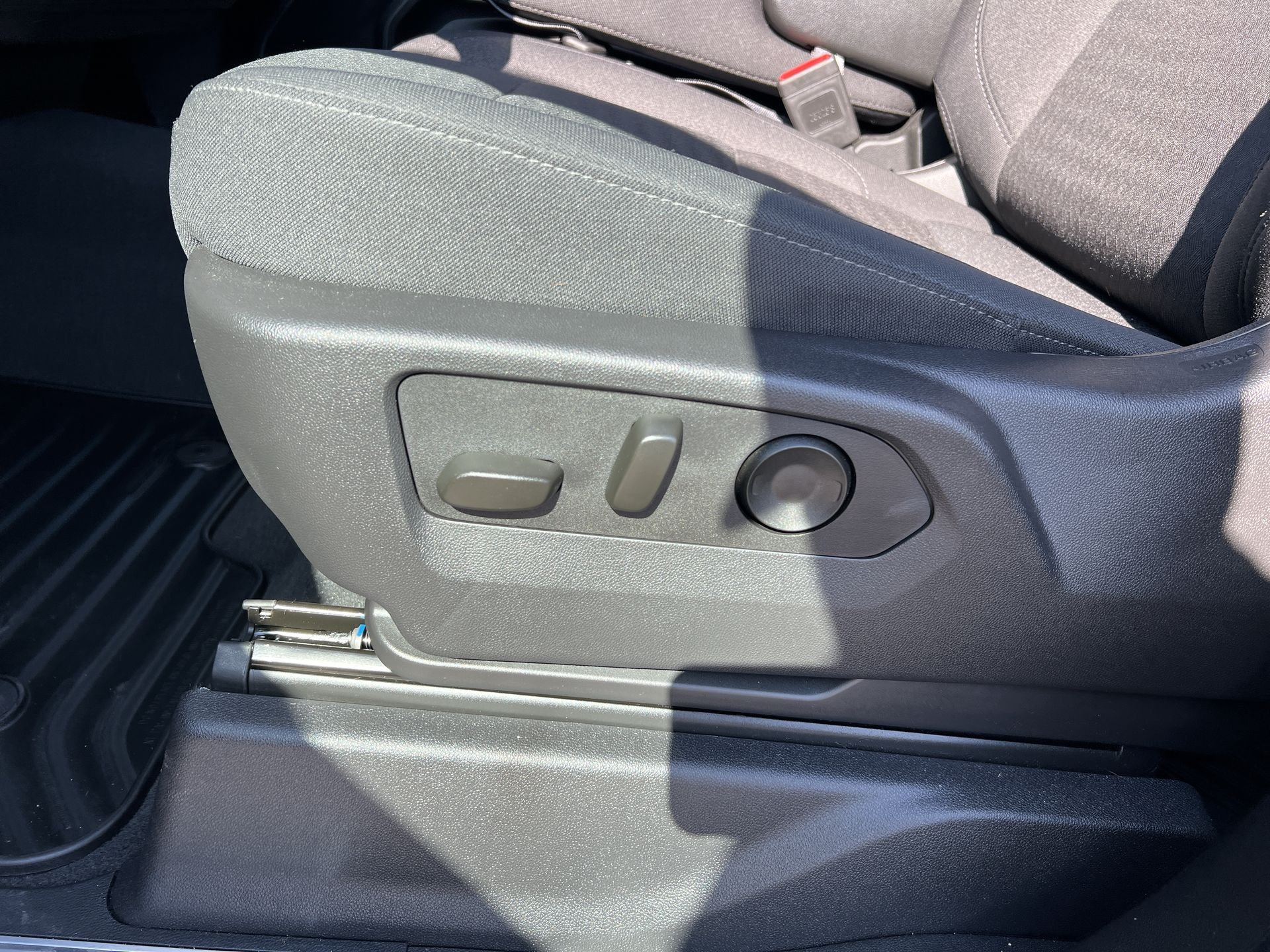 2025 Chevrolet Silverado 1500 LT photo 8