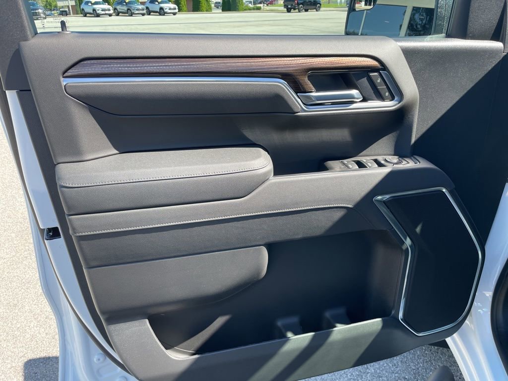 2026 Chevrolet Silverado 1500 RST photo 4