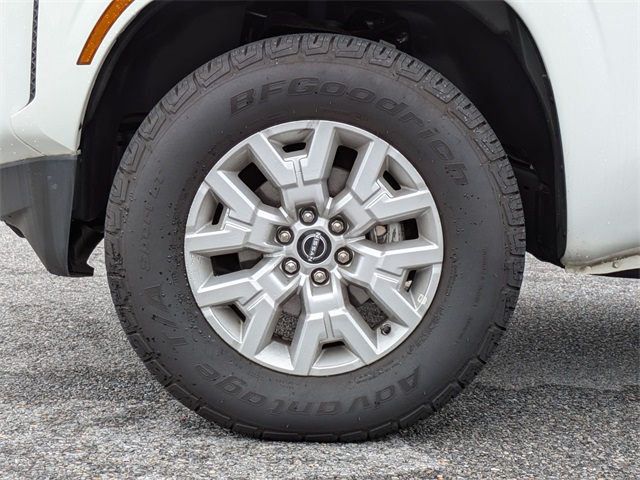 2022 Nissan Frontier SV photo 9