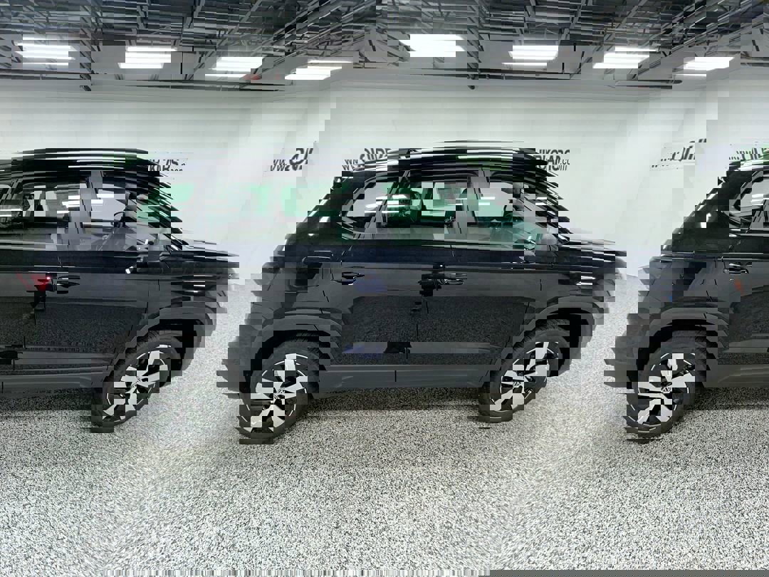 2025 Volkswagen Taos S photo 3