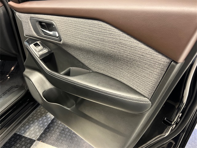 2023 Nissan Rogue SV photo 11