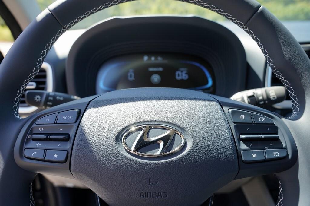 2025 Hyundai Venue Limited photo 17
