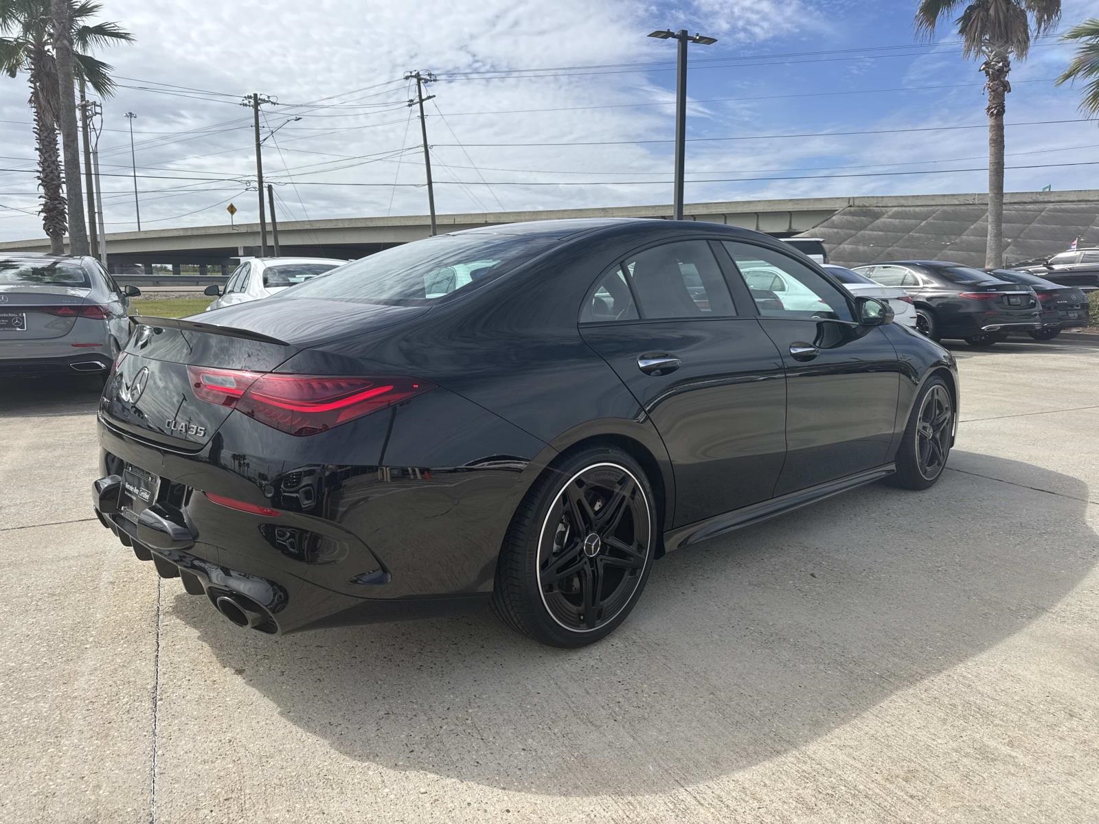 2025 Mercedes Benz CLA 35 AMG 4MATIC photo 5