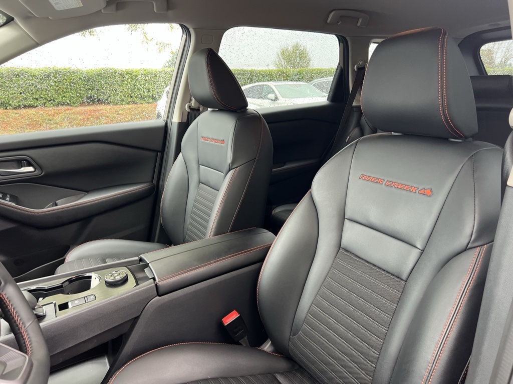 2025 Nissan Rogue SV photo 12