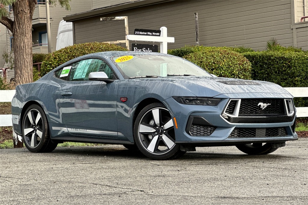 2025 Ford Mustang GT Premium photo 2