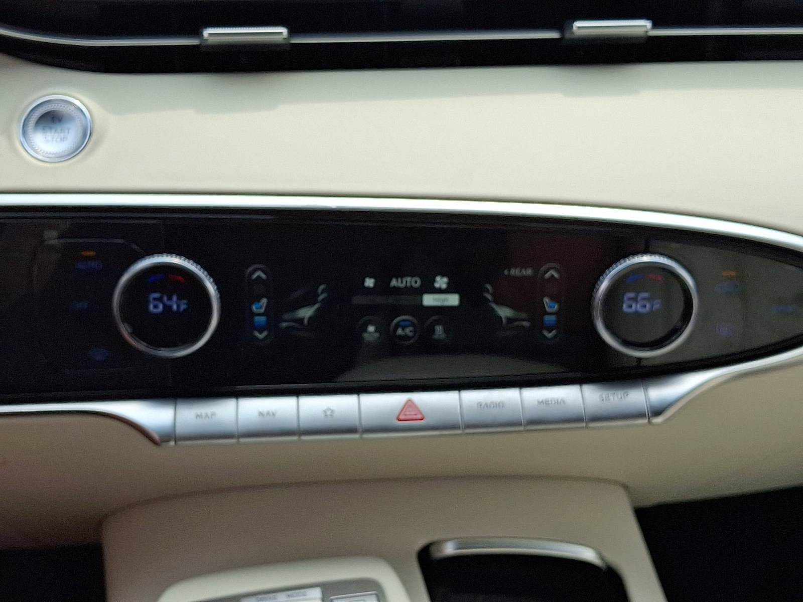 2025 Genesis Electrified GV70 Advanced photo 17