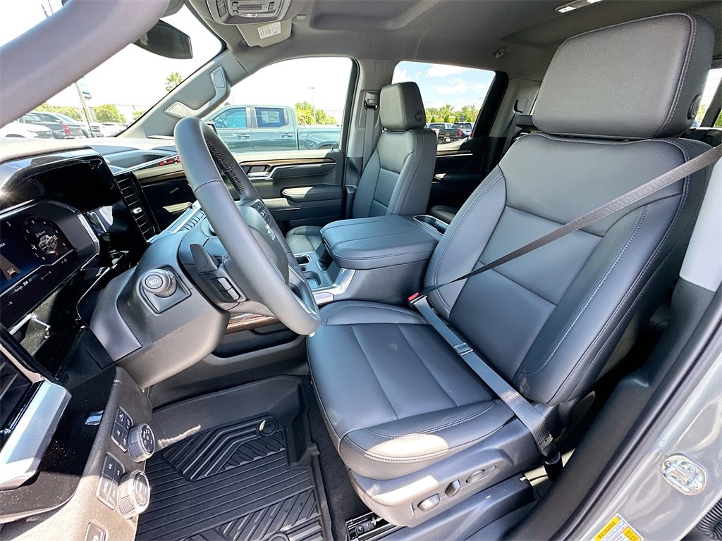 2025 Chevrolet Silverado 1500 RST photo 13