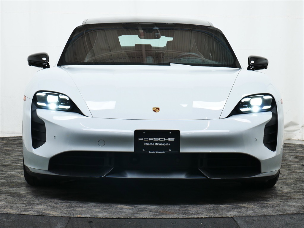 2023 Porsche Taycan photo 10