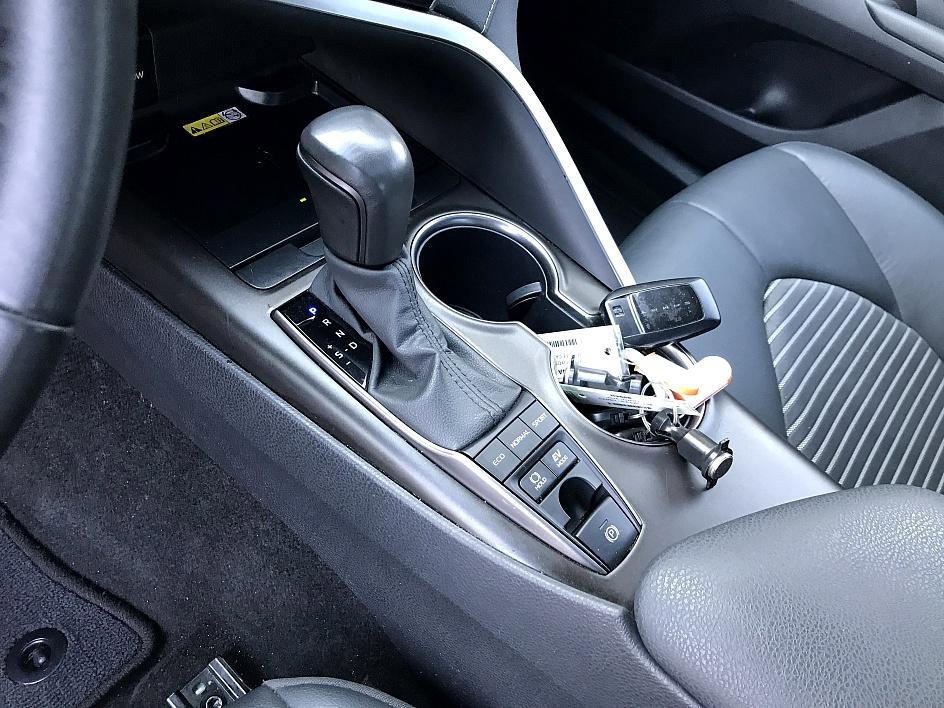 2024 Toyota Camry Hybrid SE photo 15