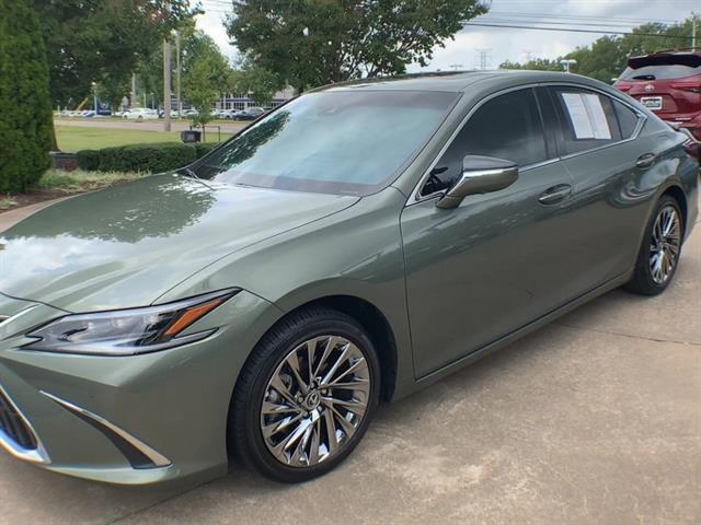 2024 Lexus ES 300h Ultra Luxury photo 4