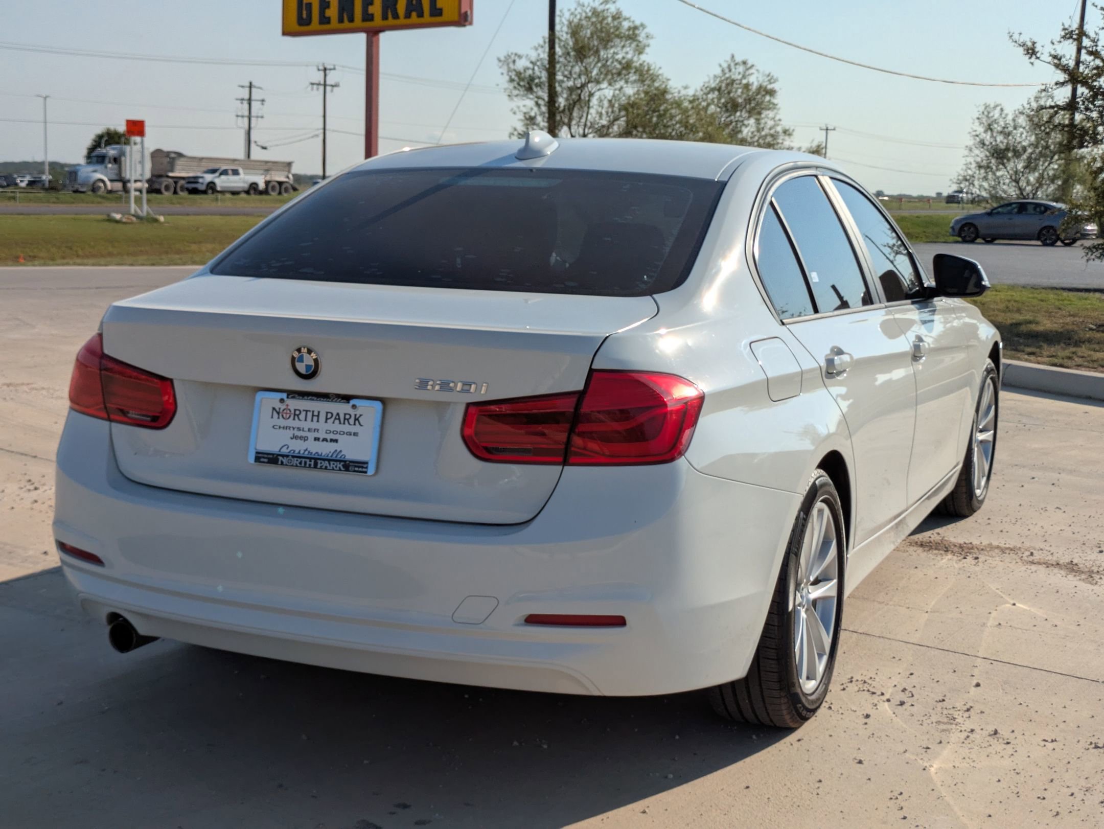 2018 Bmw 320i Sedan photo 2
