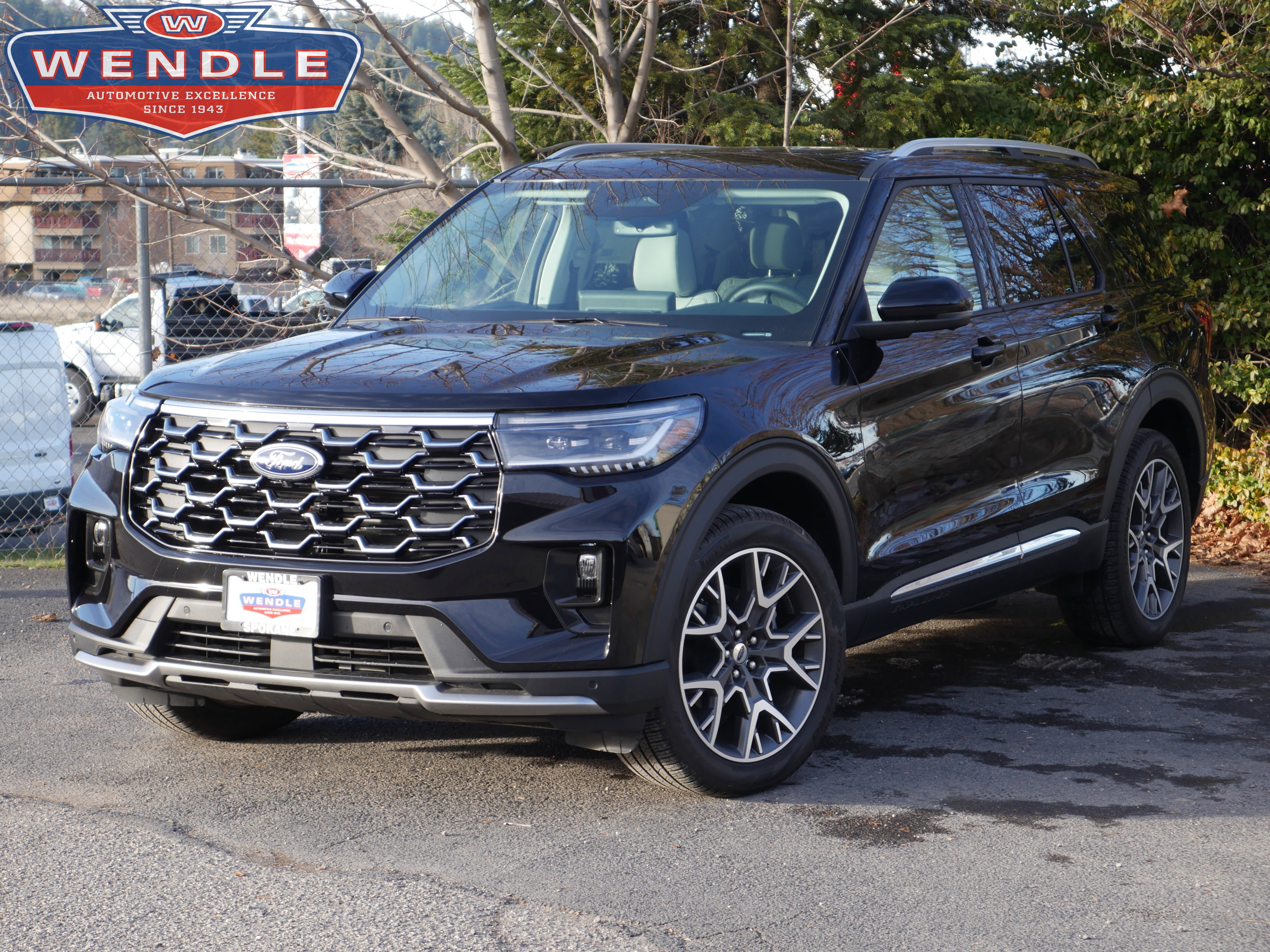 2025 Ford Explorer Platinum's photo