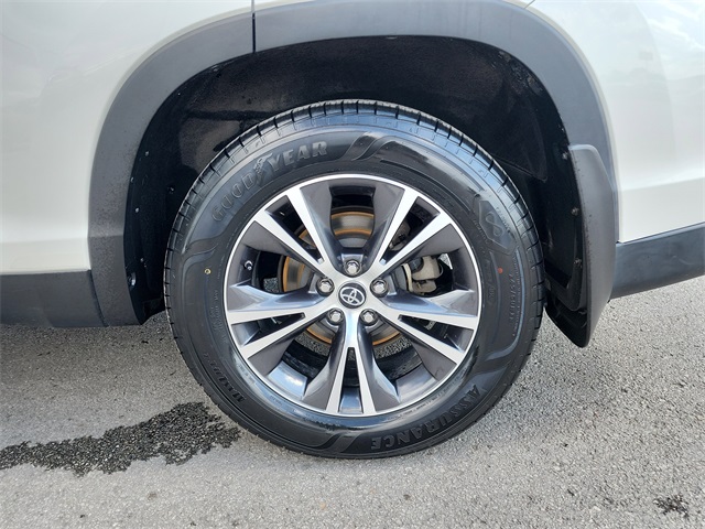 2019 Toyota Highlander LE Plus photo 27