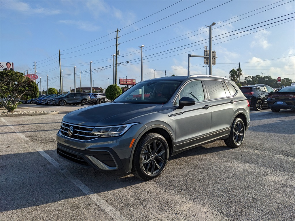 2024 Volkswagen Tiguan SE Wolfsburg Edition photo 2