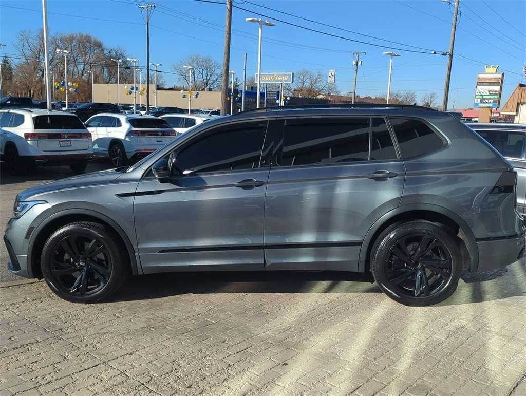 2023 Volkswagen Tiguan SE R-Line Black photo 3