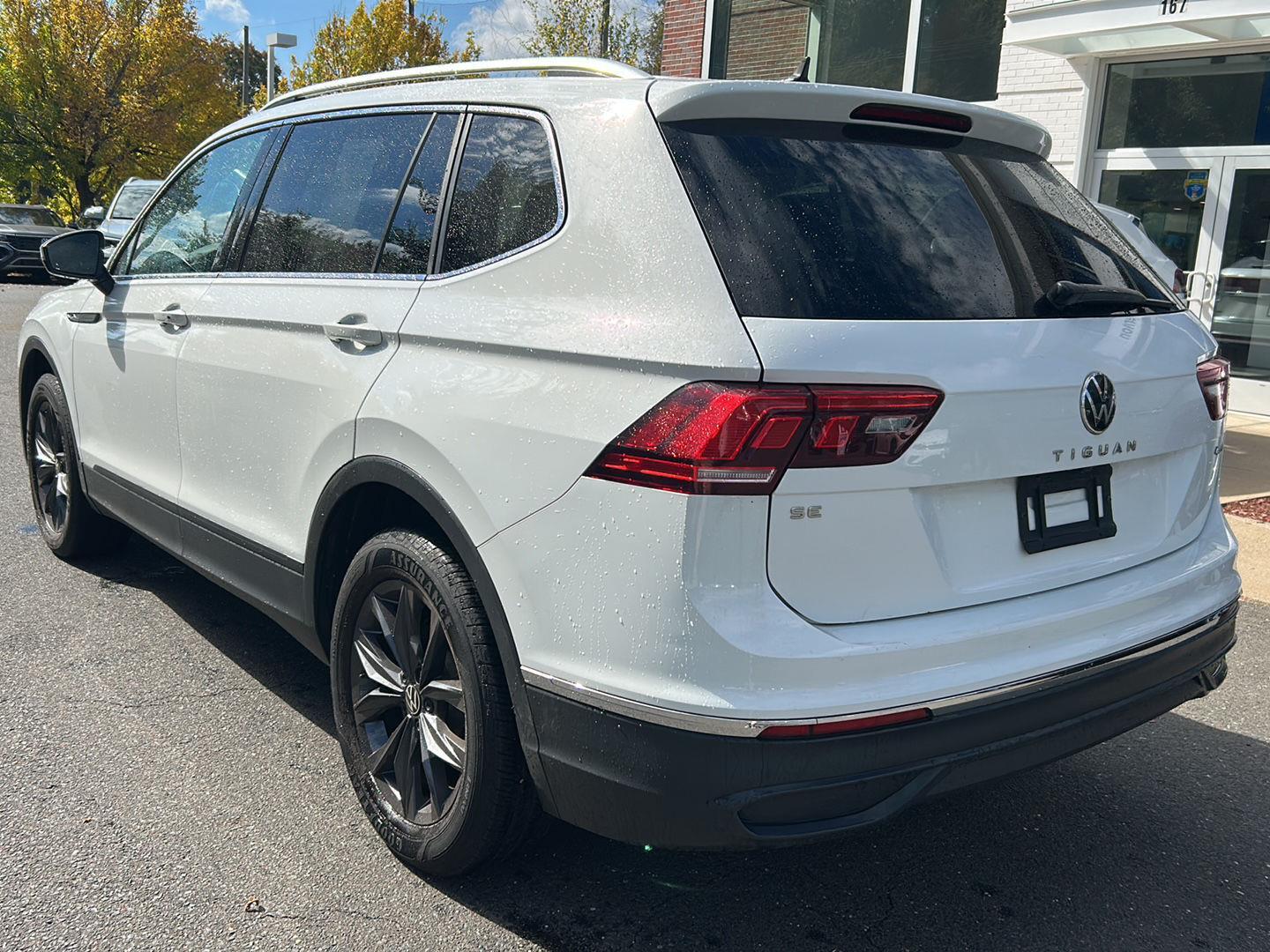 2022 Volkswagen Tiguan SE photo 2